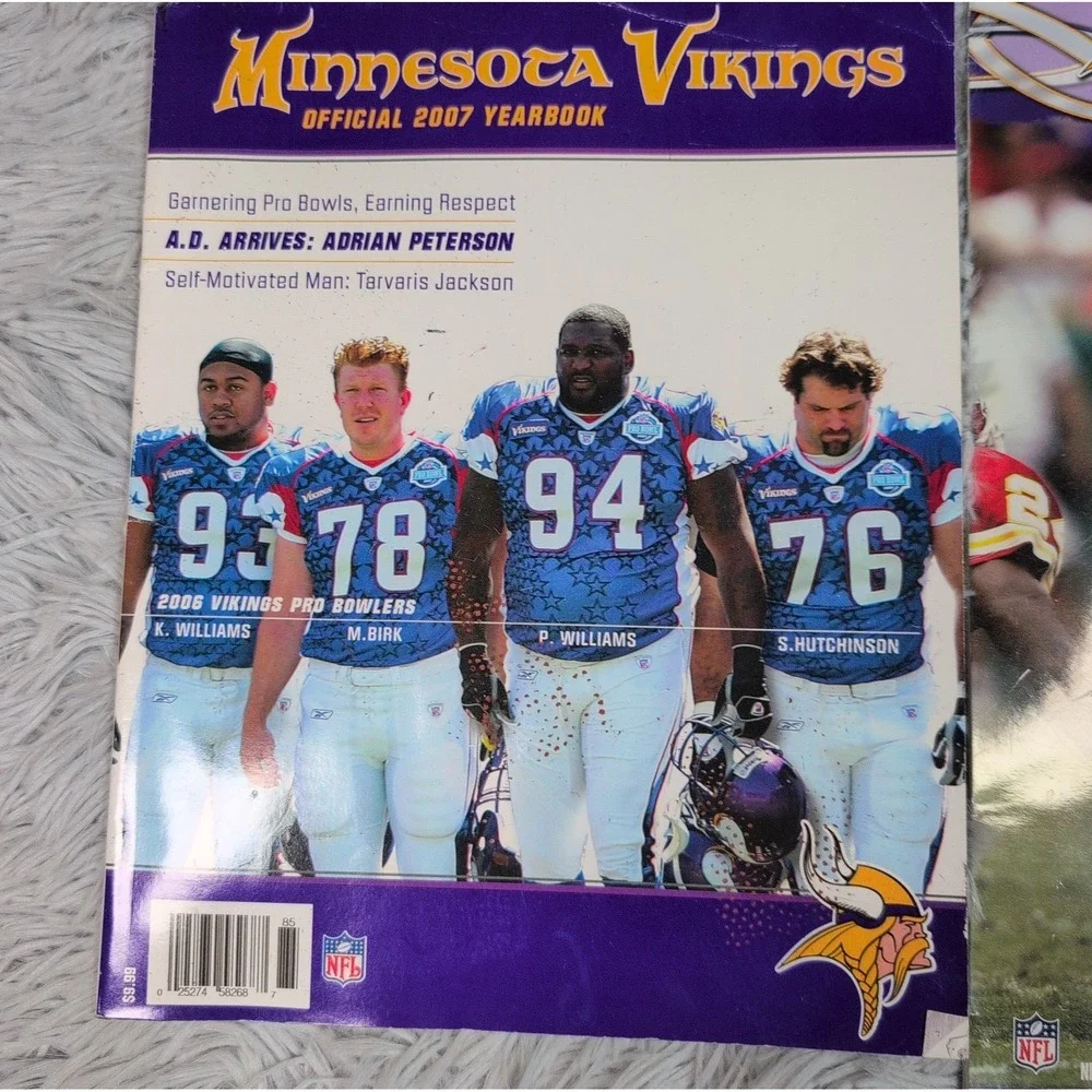 Minnesota Vikings 2009 Calendar 2007 Yearbook Adrian Peterson NFL Football